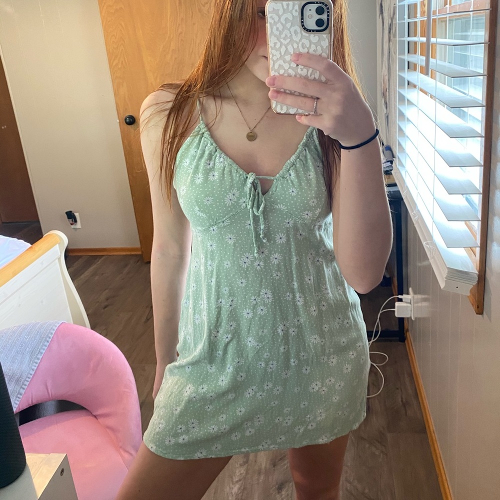 PacSun Green And White Daisy Dresss